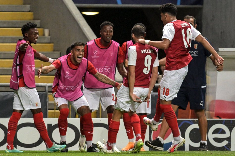 不仅保持了 不仅保持了